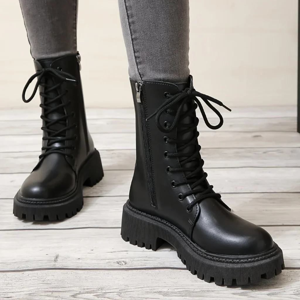 Botas de combate de color liso para mujer, botas de moda con cordones y cremallera lateral, zapatos de piel sintética 2025 para mujer, tallas grandes 42, botines.